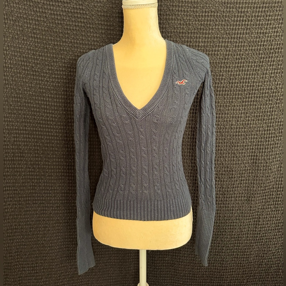 Hollister cable knit V neck sweater